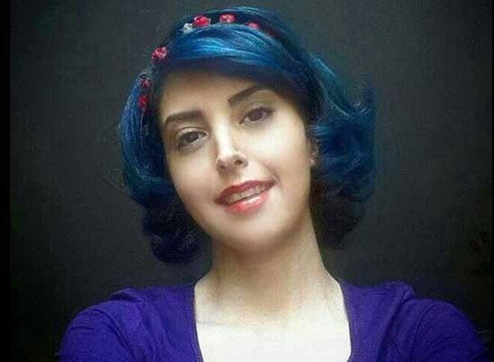 Assal Mohammadi, attivista dei diritti di lavoratori e studentessa di farmacologia di Teheran, condannata a 18 anni di galera